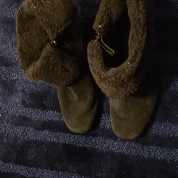 Boots - Picture 2 of 3